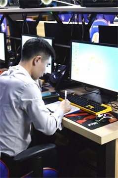 山東藍(lán)翔技師學(xué)院組織教師計(jì)算機(jī)技能培訓(xùn)活動(dòng)