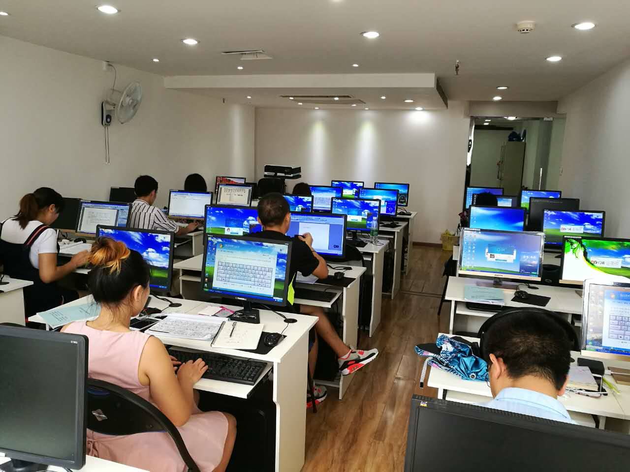 【貴陽(yáng)電腦培訓(xùn)學(xué)校辦公軟件文員文秘培訓(xùn)班】?jī)r(jià)格,廠家,office培訓(xùn)